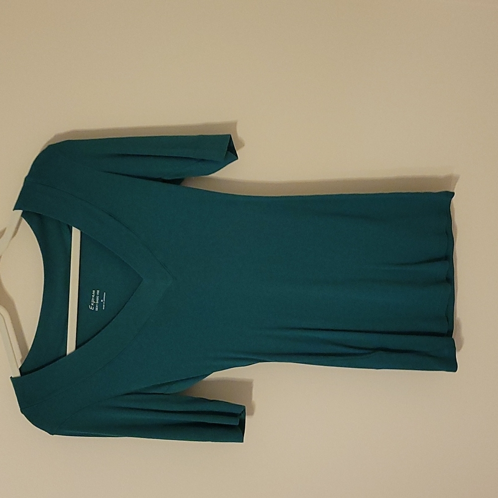 Express V-neck Tee